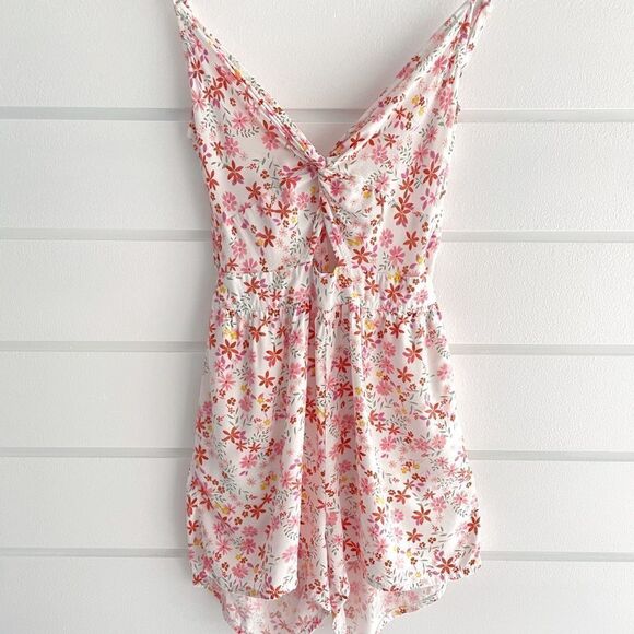 Aeropostale Printed Twist-Front Tie-Back Romper Size XS - Picture 3 of 11